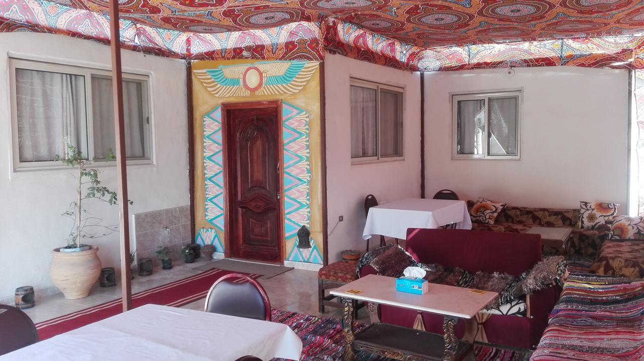 Pyramids Overlook Inn Kafrat al Jabal Bagian luar foto