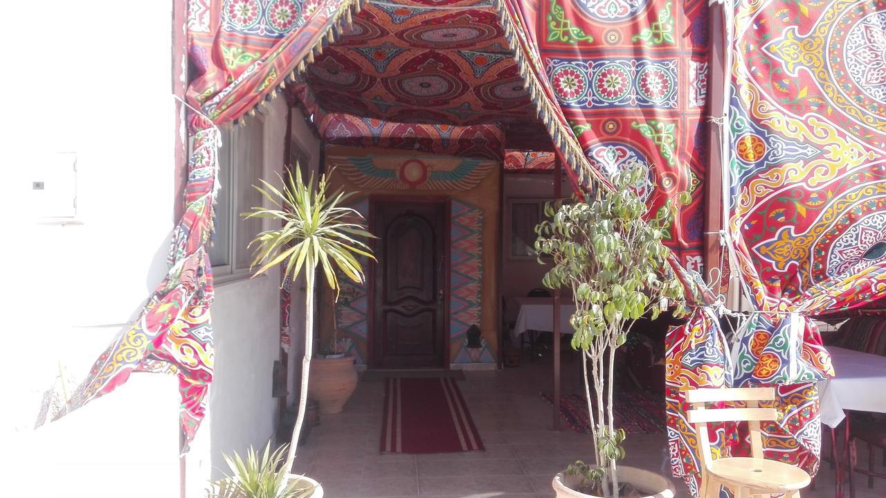 Pyramids Overlook Inn Kafrat al Jabal Bagian luar foto